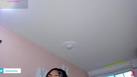 Snapshot of sweet_stacie chatting on 12/17/25, 12:55 sweet_stacie online show from 12/17/25, 12:55