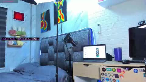 Snapshot of sweet_tits2 chatting on 10/25/25, 08:14 Isabella online show from 10/25/25, 08:14