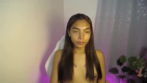 Snapshot of sweet_trishaxx chatting on 02/14/26, 12:24 Trisha online show from 02/14/26, 12:24