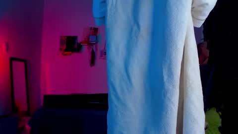 Steven independent model online show from 10/10/25, 11:37