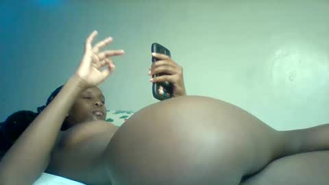 Snapshot of sweet_xtin12 chatting on 09/27/25, 07:19 Sexy petite online show from 09/27/25, 07:19