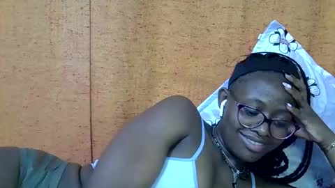 sweet_zarah online show from 04/14/26, 06:14