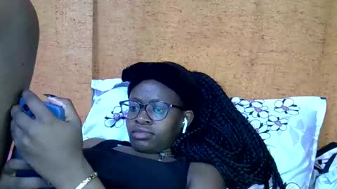 sweet_zarah online show from 04/15/26, 07:58