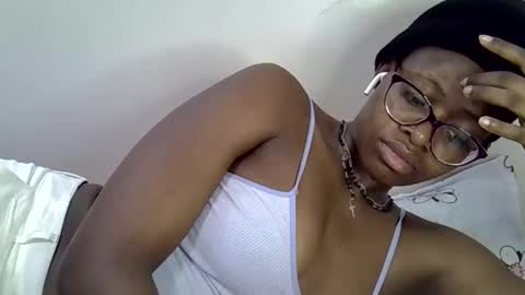 sweet_zarah online show from 05/01/26, 02:27