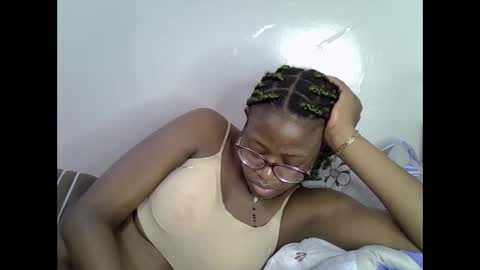 Snapshot of sweet_zarah chatting on 05/18/26, 01:56 sweet_zarah online show from 05/18/26, 01:56