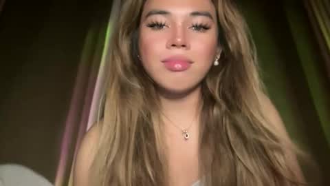 Snapshot of sweetalexa19 chatting on 12/22/25, 03:42 alexa your one and only queen online show from 12/22/25, 03:42