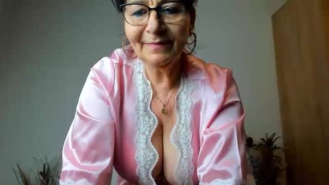 Snapshot of sweetangell69_ chatting on 04/09/26, 06:19 Viorica online show from 04/09/26, 06:19