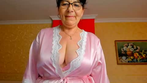 Snapshot of sweetangell69_ chatting on 06/14/26, 03:52 Viorica online show from 06/14/26, 03:52