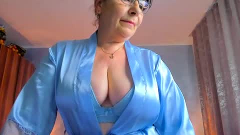 Snapshot of sweetangell69_ chatting on 06/24/26, 03:05 Viorica online show from 06/24/26, 03:05