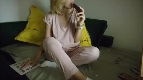 Ania online show from 03/11/25, 01:16