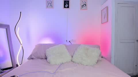 Snapshot of sweetartemise chatting on 02/14/26, 04:09 valeria 3 online show from 02/14/26, 04:09