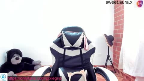 Snapshot of sweetaura0_0 chatting on 07/25/26, 04:04 SweetAura0 0 online show from 07/25/26, 04:04
