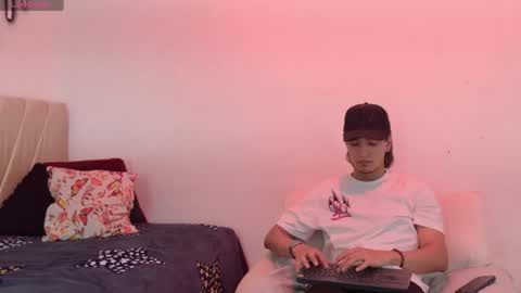 Snapshot of sweetauracouple chatting on 05/24/26, 12:32 sweetauracouple online show from 05/24/26, 12:32