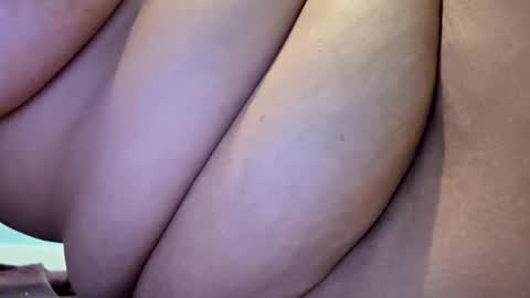 Snapshot of sweetbabe4u27 chatting on 11/06/25, 06:58 sweetbabe4u27 online show from 11/06/25, 06:58