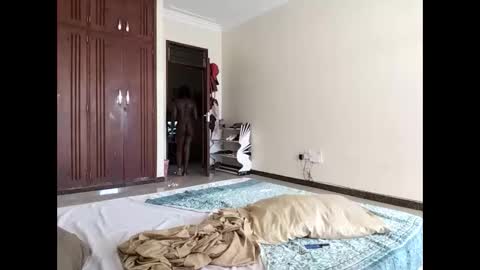 Snapshot of sweetbee018 chatting on 10/18/25, 09:21 Lunargirl online show from 10/18/25, 09:21