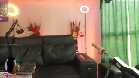 Salom independent model online show from 03/08/25, 06:16