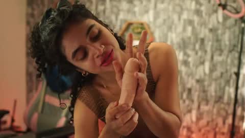 Salom independent model online show from 05/03/26, 04:24