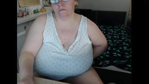 Sweetboobs85h online show from 04/06/26, 07:26