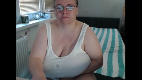 Sweetboobs85h online show from 05/16/26, 10:36