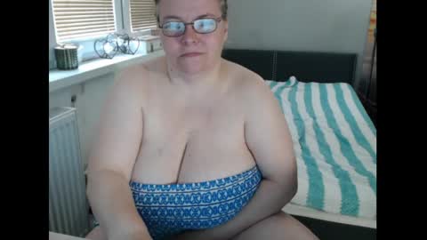 Sweetboobs85h online show from 05/18/26, 09:48