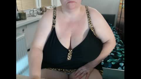 Sweetboobs85h online show from 06/05/26, 08:25