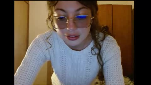 Snapshot of sweetcalm_ chatting on 03/22/26, 03:43 sweetcalm_ online show from 03/22/26, 03:43