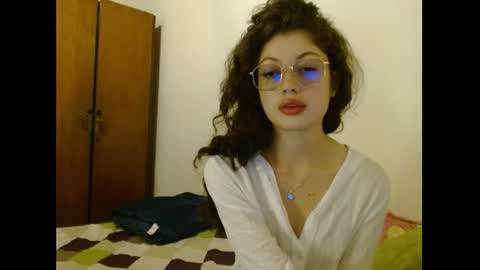 Snapshot of sweetcalm_ chatting on 04/04/26, 04:44 sweetcalm_ online show from 04/04/26, 04:44