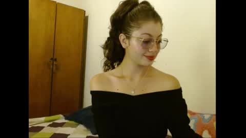 Snapshot of sweetcalm_ chatting on 04/19/26, 05:18 sweetcalm_ online show from 04/19/26, 05:18