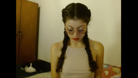 Snapshot of sweetcalm_ chatting on 04/27/26, 03:37 sweetcalm_ online show from 04/27/26, 03:37