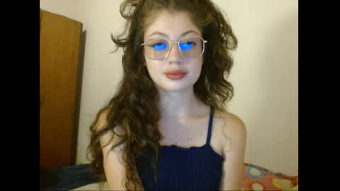 Snapshot of sweetcalm_ chatting on 05/17/26, 04:21 sweetcalm_ online show from 05/17/26, 04:21