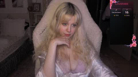 Snapshot of sweetcheecksmolly chatting on 04/06/26, 05:03 Lisa online show from 04/06/26, 05:03