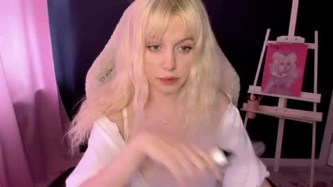 Snapshot of sweetcheecksmolly chatting on 06/01/26, 09:11 Lisa online show from 06/01/26, 09:11