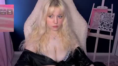 Snapshot of sweetcheecksmolly chatting on 06/16/26, 04:09 Lisa online show from 06/16/26, 04:09