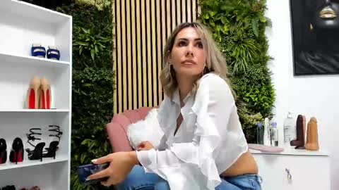 Snapshot of sweetcherry30_ chatting on 09/17/25, 06:15 Cherry online show from 09/17/25, 06:15