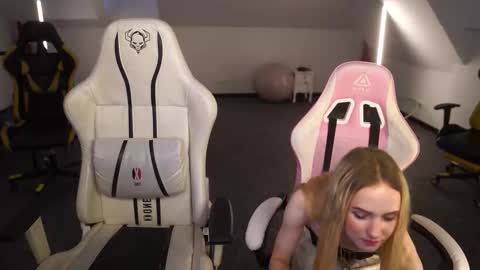 Amelia online show from 09/14/25, 10:36