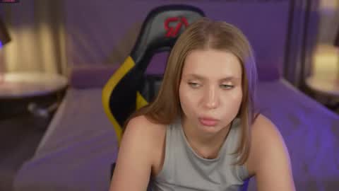 Amelia online show from 10/25/25, 02:24