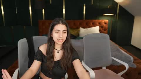 Amelia online show from 04/18/26, 10:19