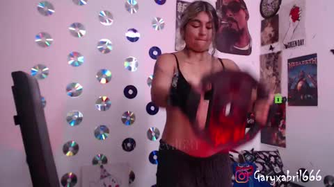 Abril online show from 03/11/25, 04:29