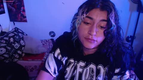 Abril online show from 10/17/25, 06:54