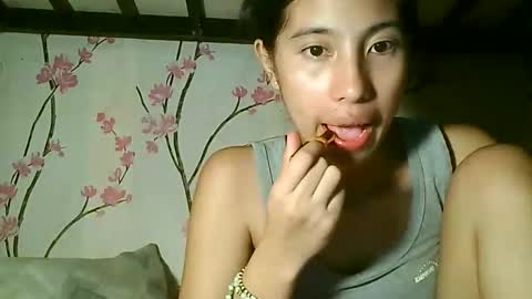 Snapshot of sweetdimple69 chatting on 09/19/25, 12:28 sweetdimple69 online show from 09/19/25, 12:28