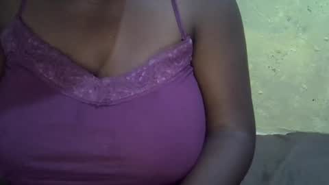Snapshot of sweetdivah2 chatting on 03/03/25, 12:26 divinah online show from 03/03/25, 12:26
