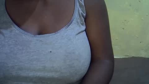 Snapshot of sweetdivah2 chatting on 03/03/25, 08:00 divinah online show from 03/03/25, 08:00