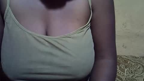 Snapshot of sweetdivah2 chatting on 02/15/26, 06:10 divinah online show from 02/15/26, 06:10