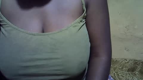 Snapshot of sweetdivah2 chatting on 03/26/26, 06:30 divinah online show from 03/26/26, 06:30