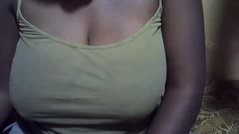 Snapshot of sweetdivah2 chatting on 03/29/26, 07:03 divinah online show from 03/29/26, 07:03