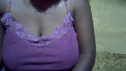 Snapshot of sweetdivah2 chatting on 04/26/26, 05:10 divinah online show from 04/26/26, 05:10