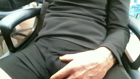 Snapshot of sweetdong chatting on 01/24/25, 02:08 Stick around its a grower online show from 01/24/25, 02:08