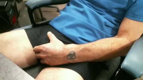 Snapshot of sweetdong chatting on 02/19/25, 12:55 Stick around its a grower online show from 02/19/25, 12:55