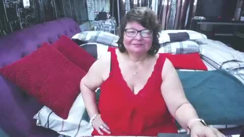 Snapshot of sweetestmilf4you chatting on 06/15/26, 01:24 sweetestmilf4you online show from 06/15/26, 01:24