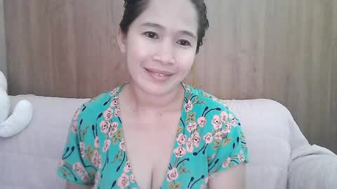 Snapshot of sweetfilipinawet chatting on 04/21/26, 02:12 Stacy online show from 04/21/26, 02:12